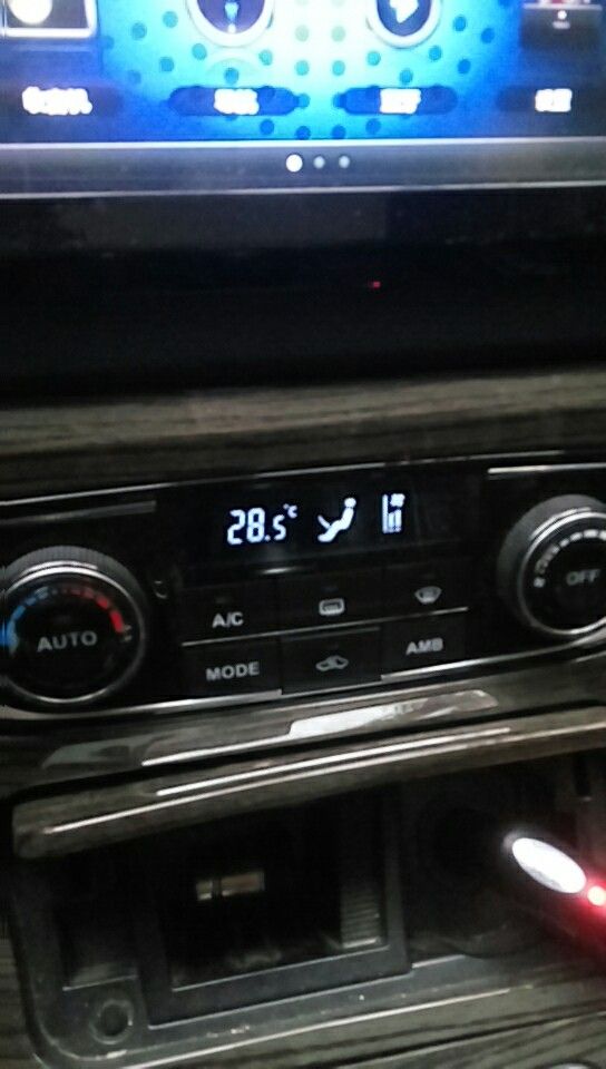 我的车开暖气为什么一定要下AC开关就有暖风，不按_