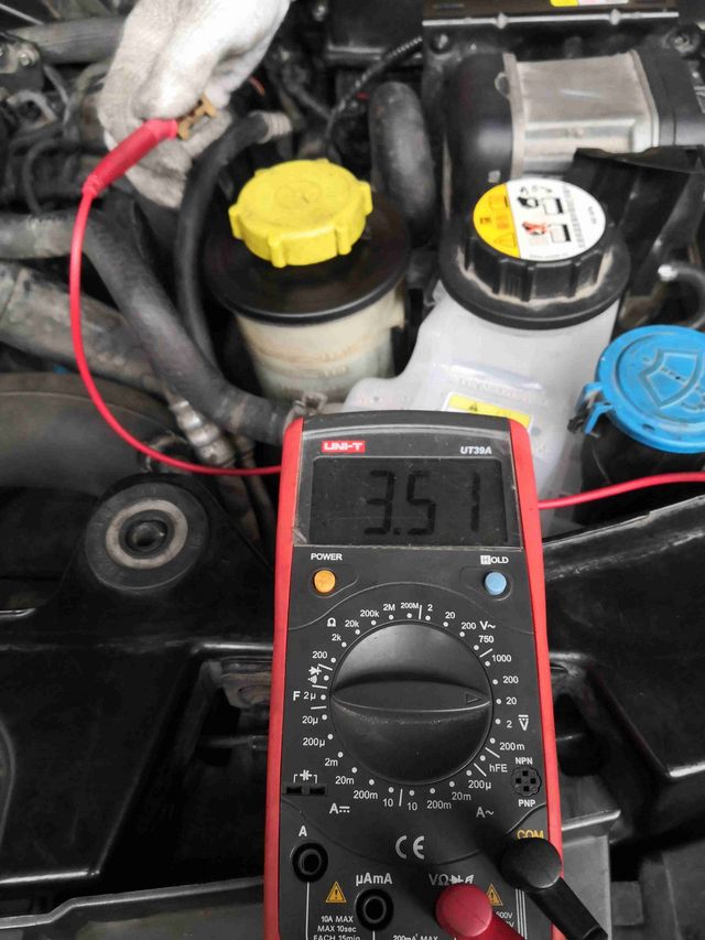 发动机电压不正常_发动机蓄电池电压多少正常_汽车大师