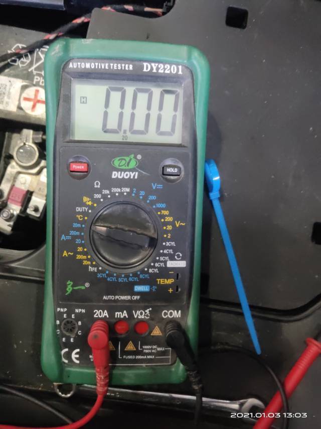 万能表测量电瓶电压用哪个档_汽车大师