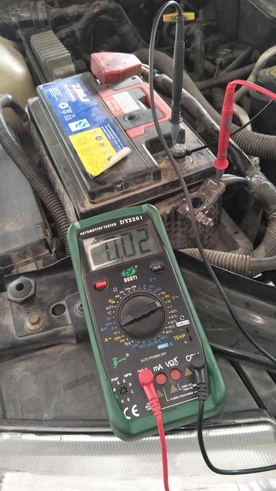 怎样用万用表测电池容量_汽车大师