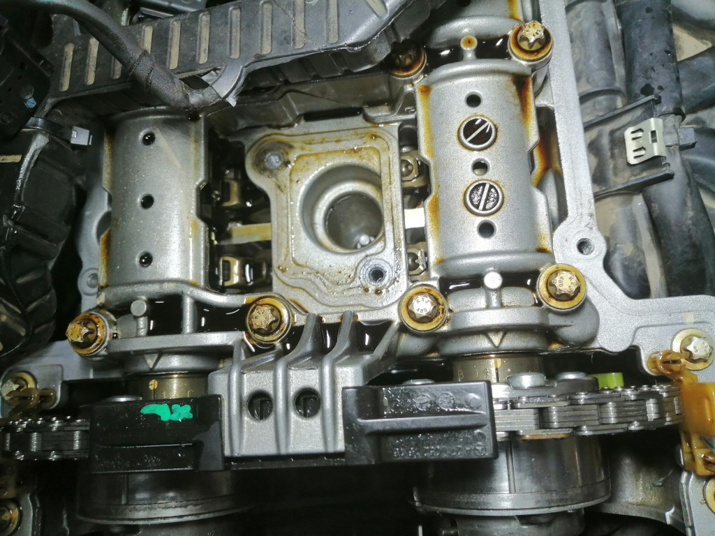 奔驰E200报故障码排气凸轮轴位置与曲轴位置相比_