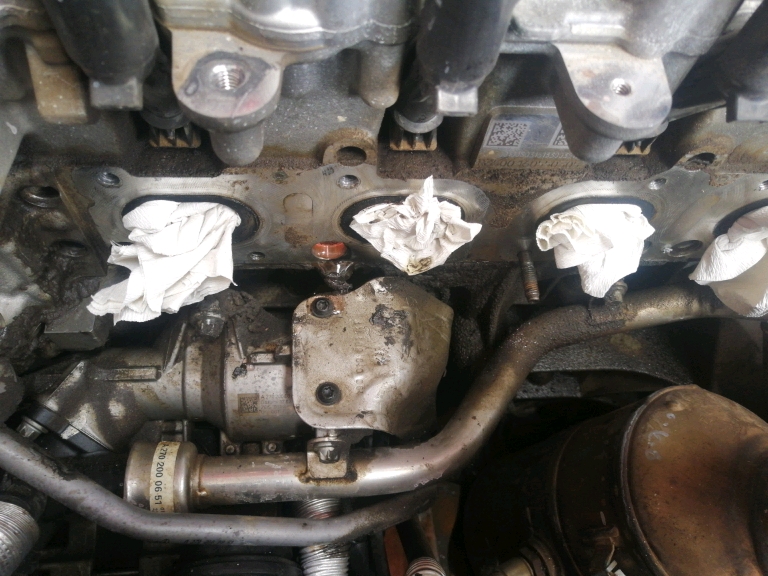 发动机漏油严重不_发动机漏油怎么解决的_汽车大师