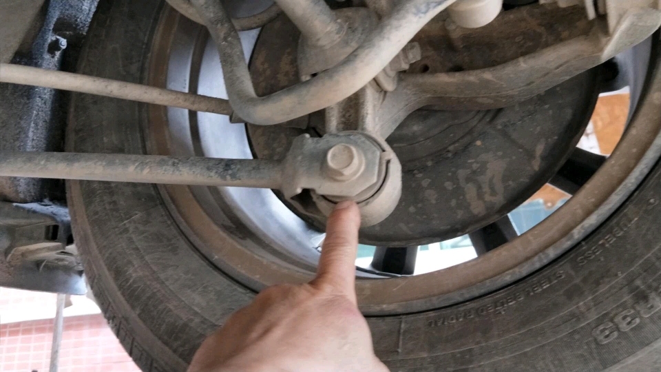 10年凯美瑞的手刹片是四个轮子都有还是后面两个轮_