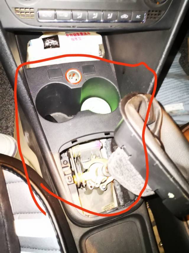 大众polo点烟器怎么拆