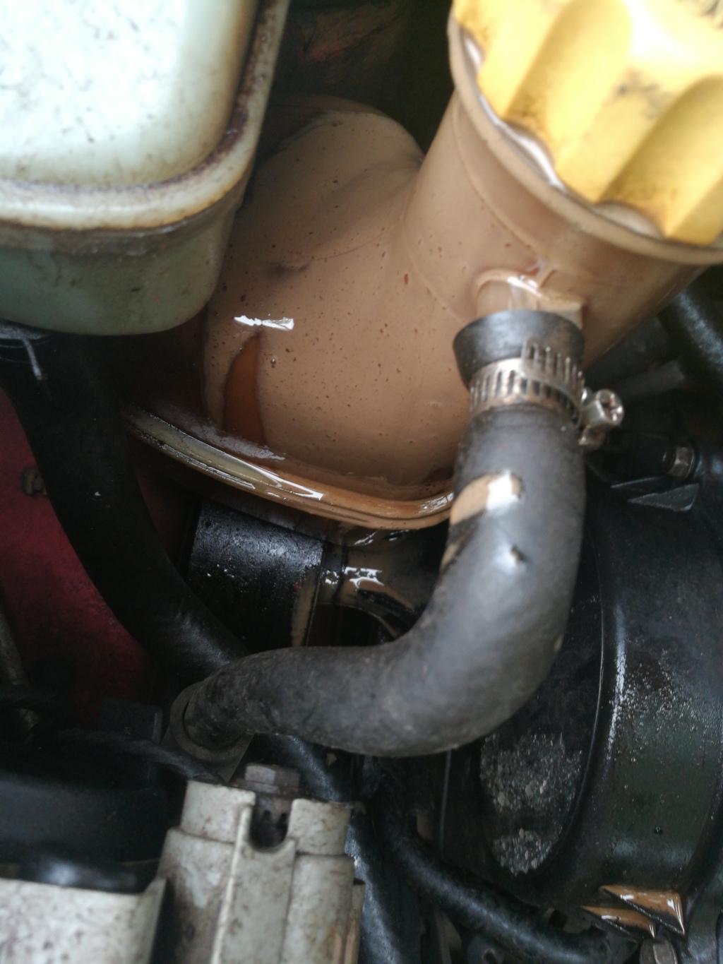 雪弗兰乐驰水箱有黏糊糊水箱里有黏糊糊液体