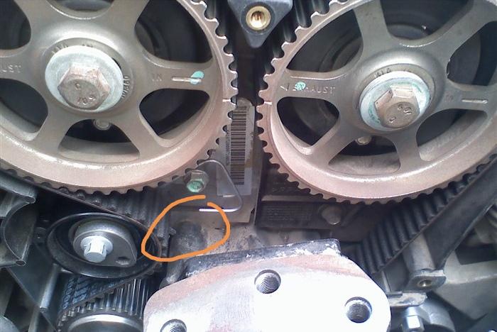 荣威18正时皮带涨紧轮是自调节的吗