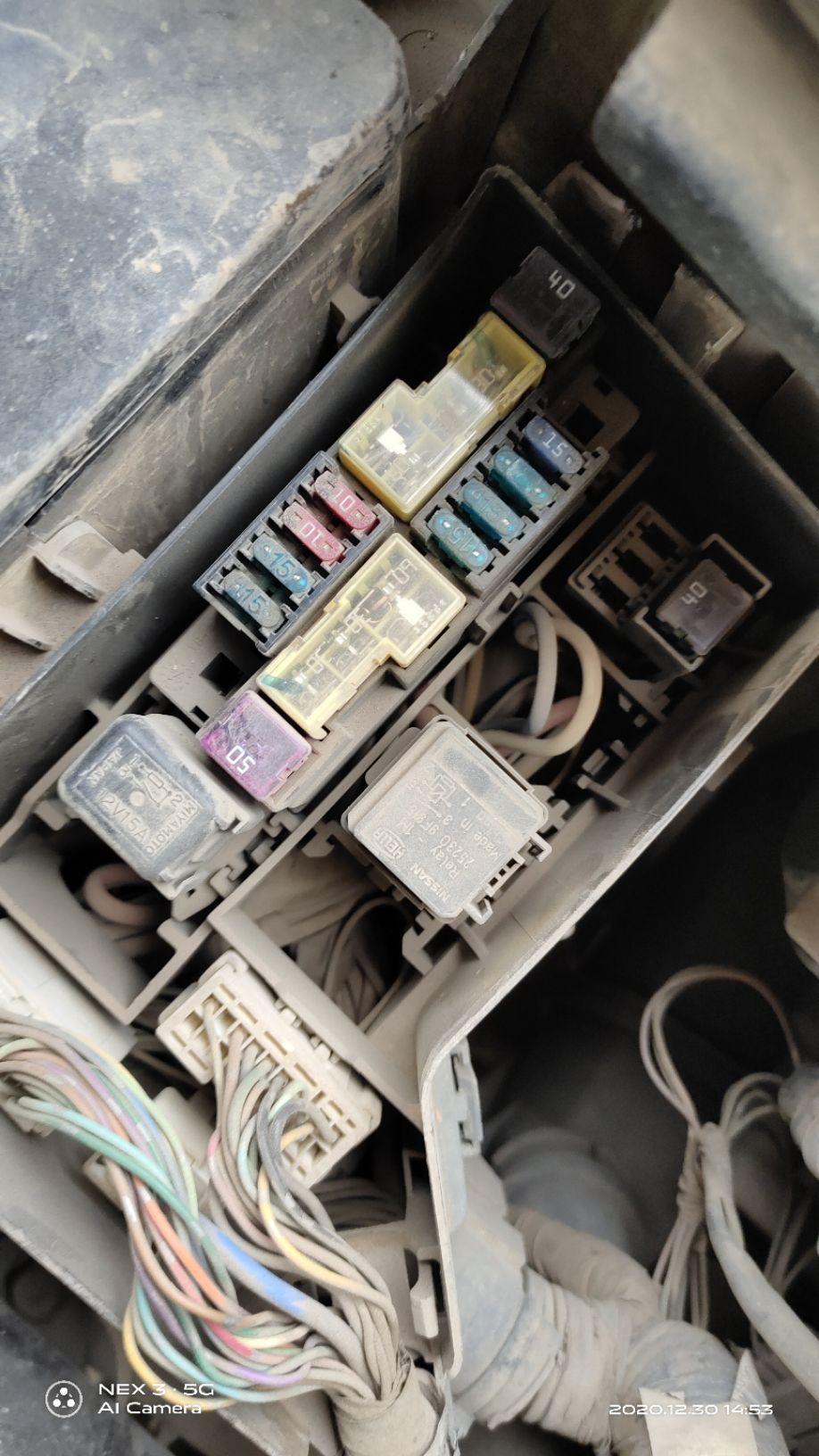 07年日产逍客报故障码p2135怠速高加不上油节气门插头没有12v电源