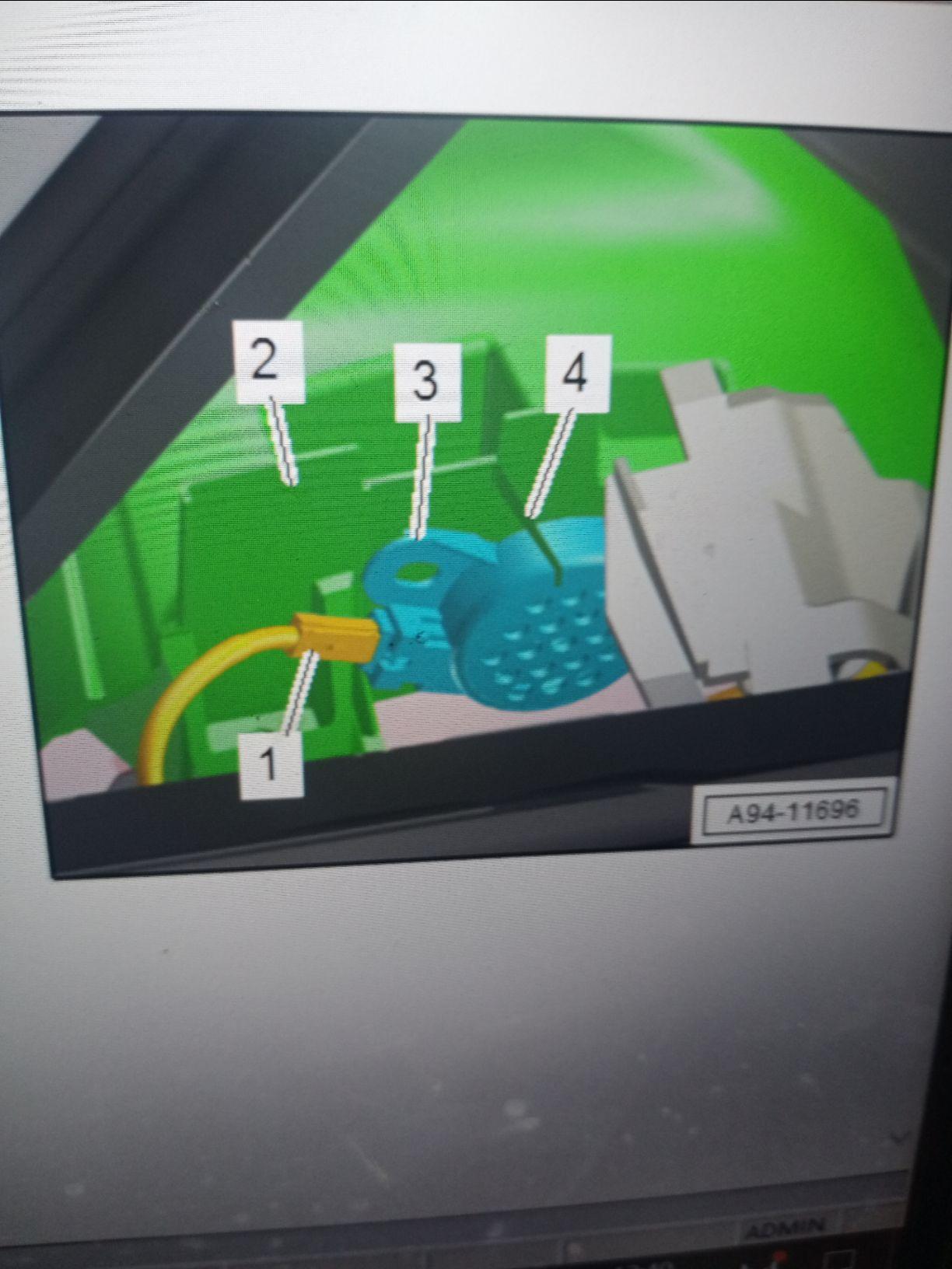 奥迪a3雷达蜂鸣器在哪里