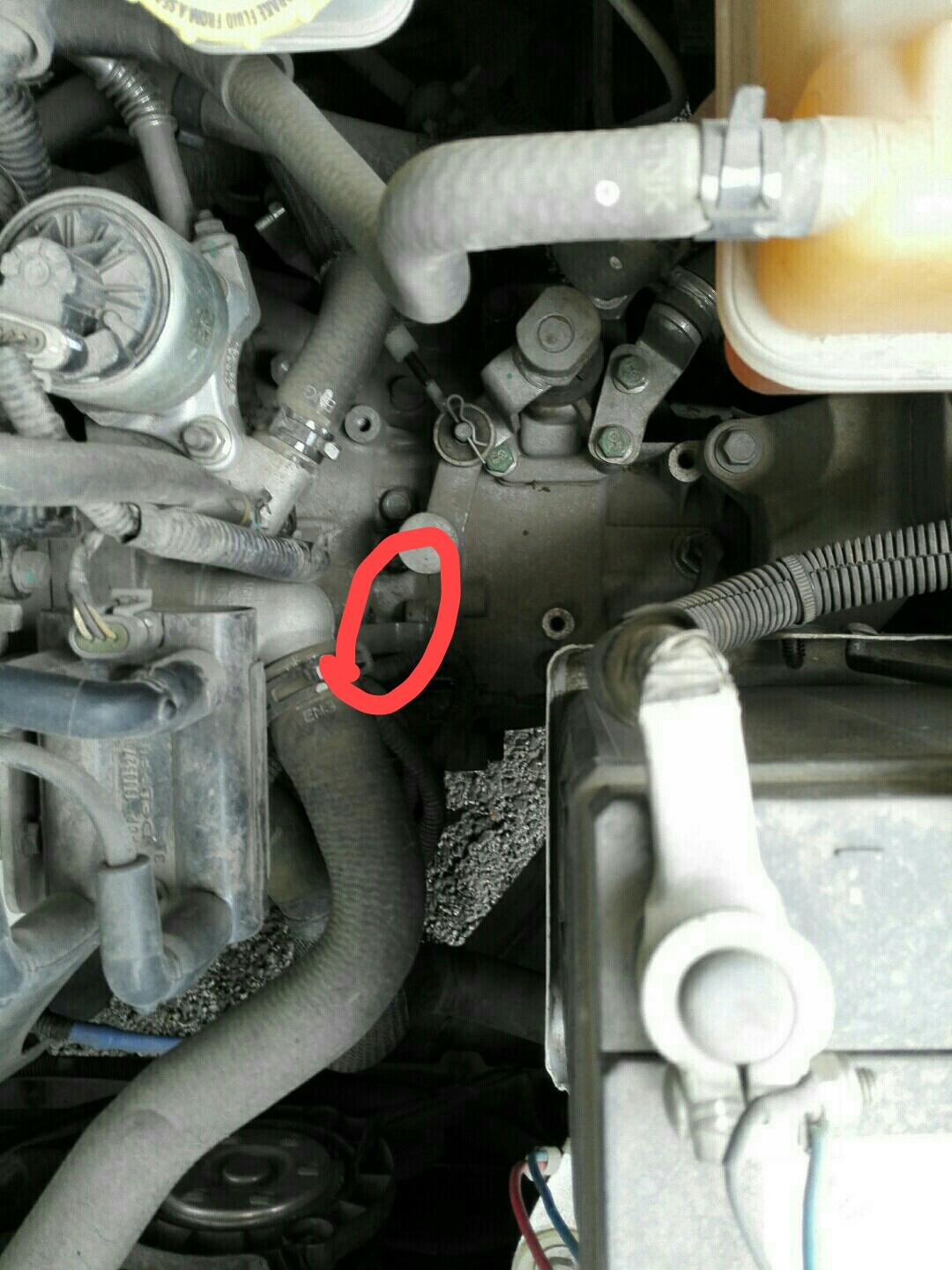 新赛欧变速箱上这个孔是通风孔吗?