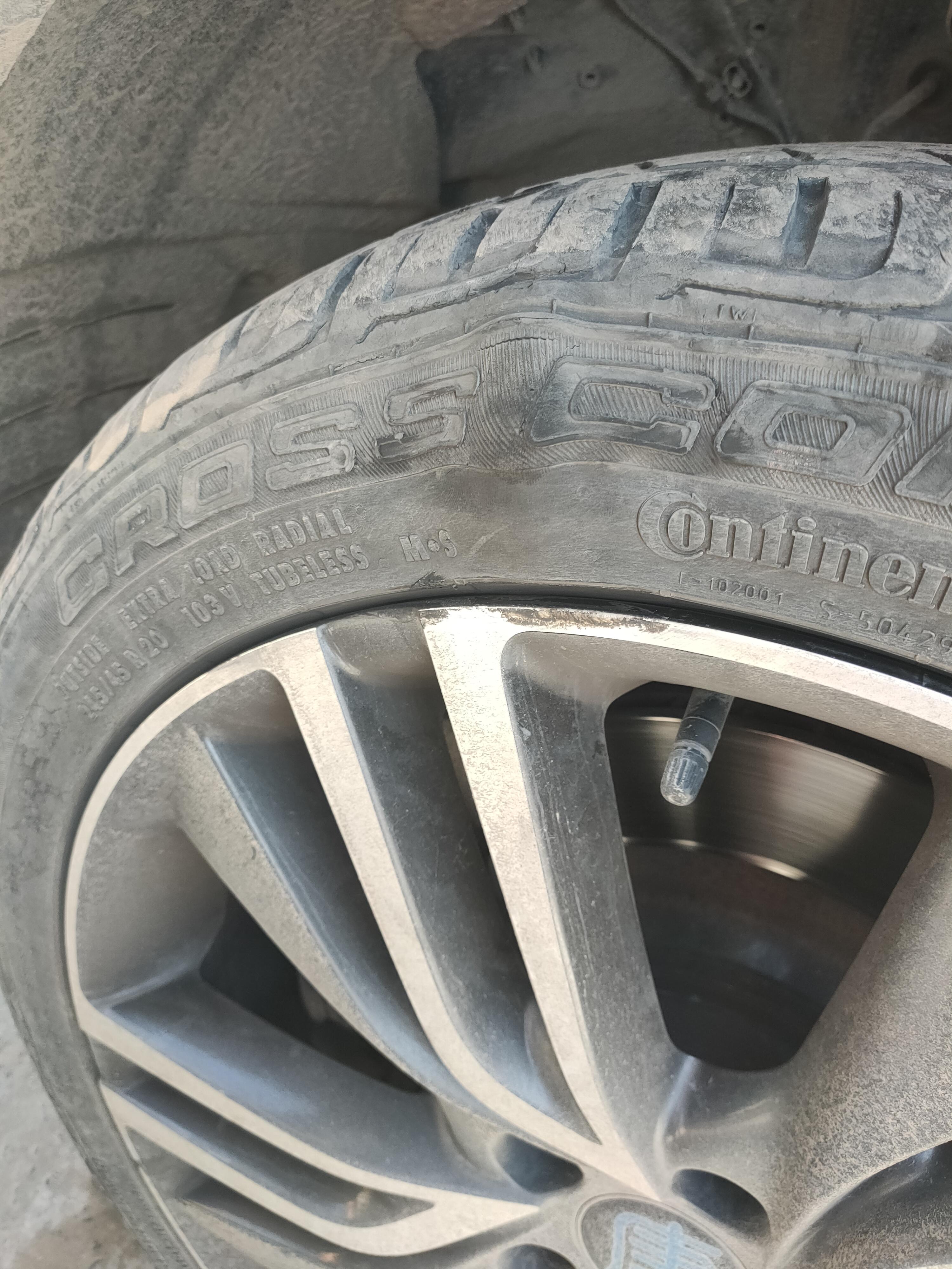 比亚迪唐轮胎啥也没干就鼓包了