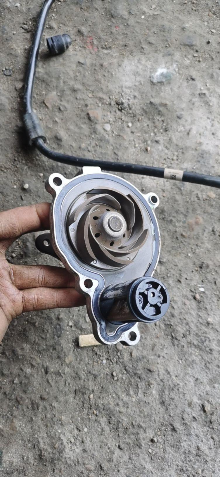 宝马320更换水泵怎么排空气_宝马_宝马3系_汽车大师