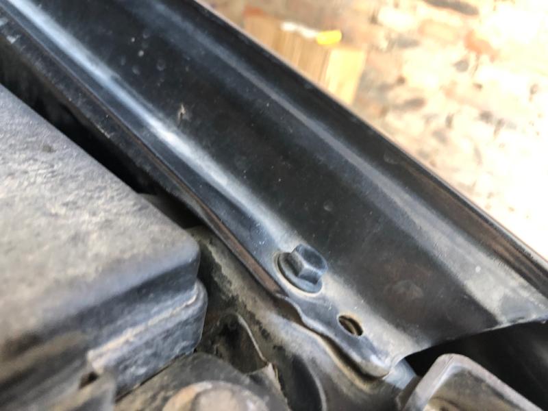 15年吉利帝豪ec7水箱上横梁能单独更换吗