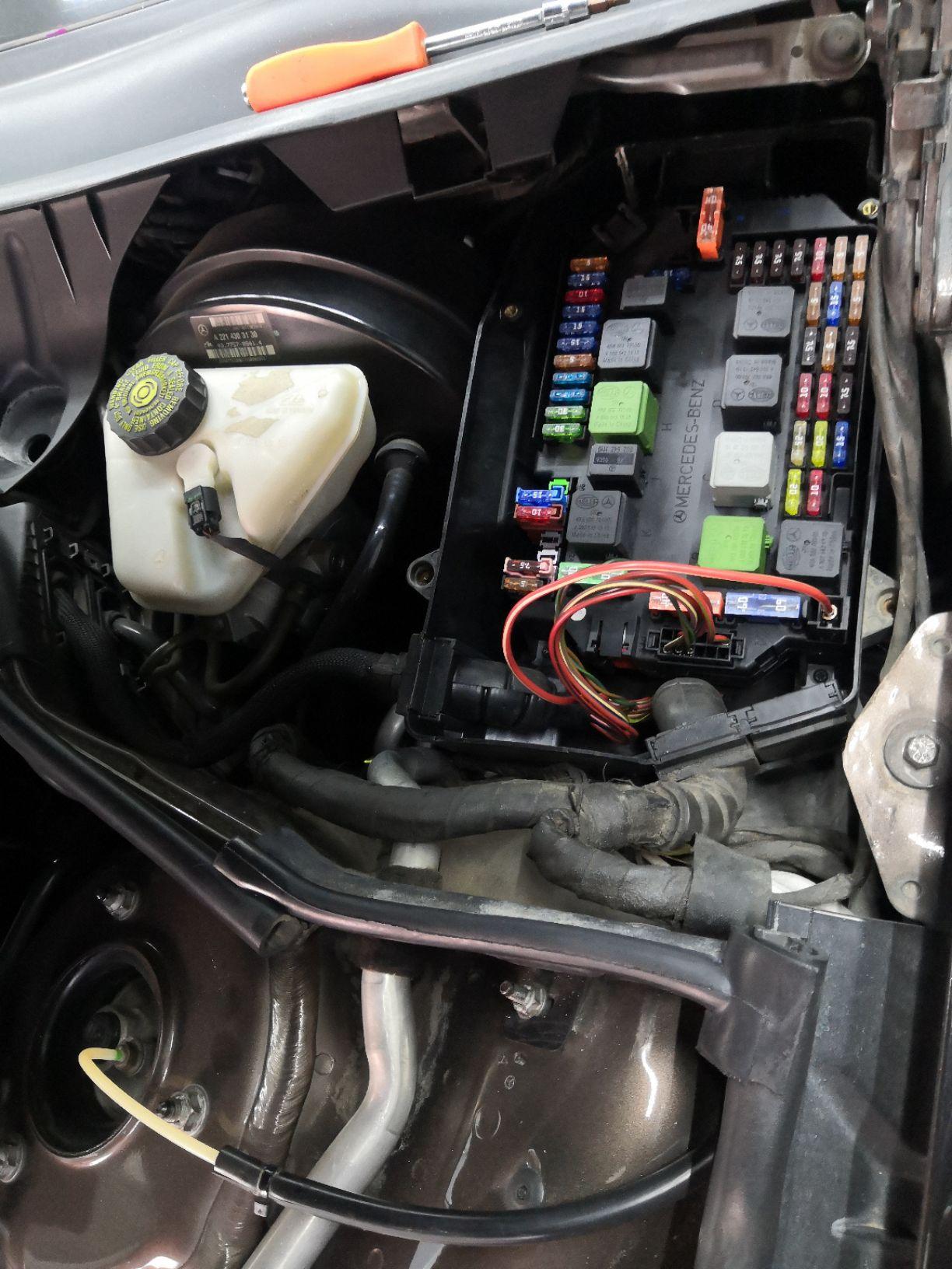 奔驰s300报辅助蓄电池故障换了新辅助电池也不行