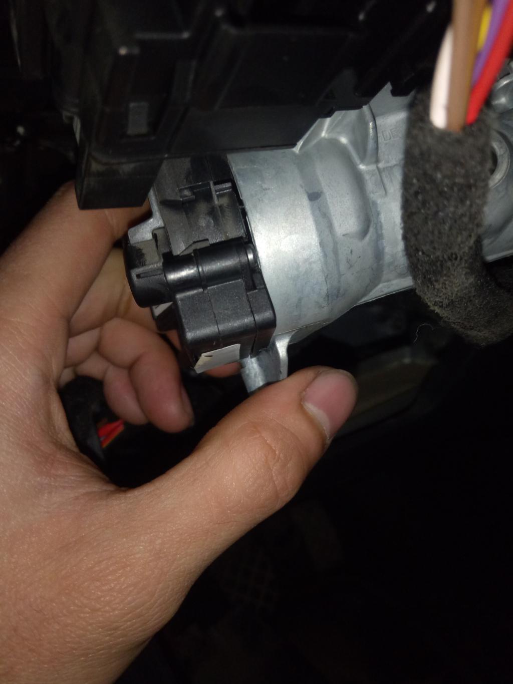 大众朗逸点火开关怎么拆