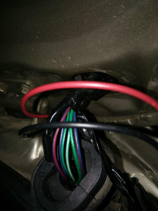 刹车灯线怎么接,上面两根线一个是红色的一个是黑色_东风风行_菱智