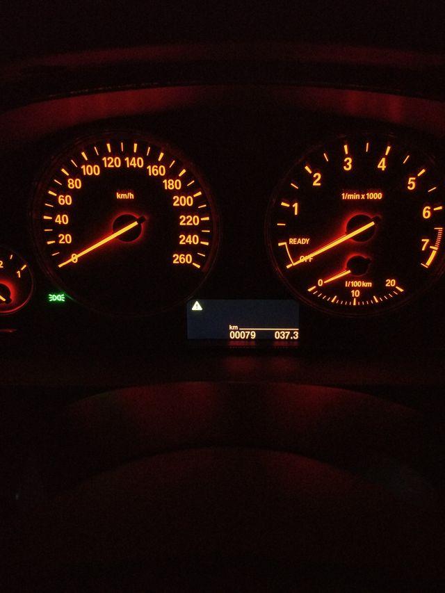 你好,我的是宝马320li时尚型,仪表盘上有黄色三角标志一直亮着不知道