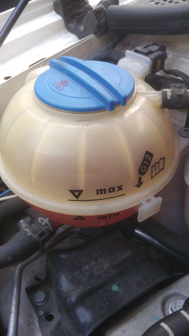 防冻液每两到三年更换一次.