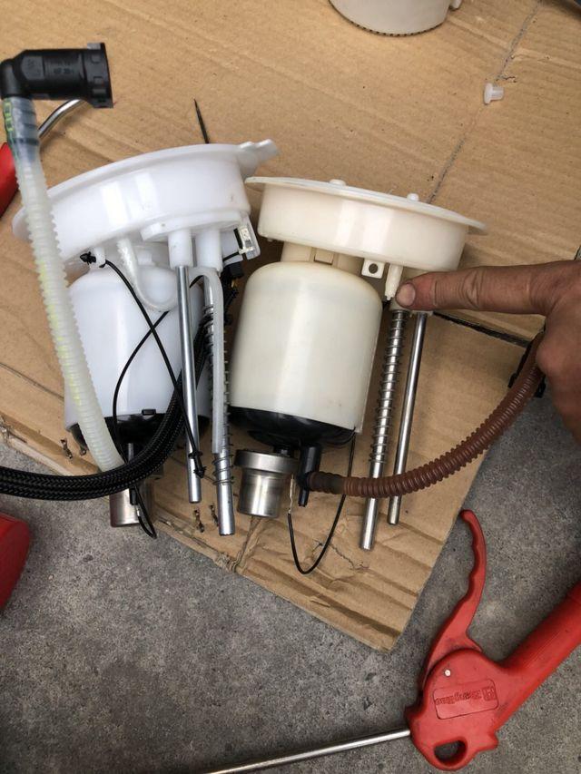 更换汽油格新买的汽油格多了一根管这根管是通的原车上面是堵死的能