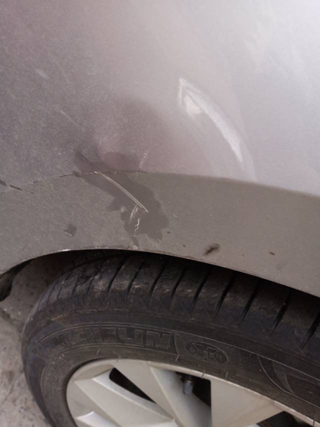 不小心剐蹭了有点凹进去还有点刮痕我想咨询下去汽车店维修能做成原来