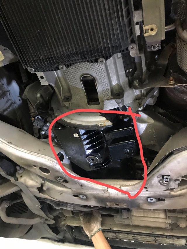 2014款宝马525li拆发动机油底壳需要拆元宝梁吗