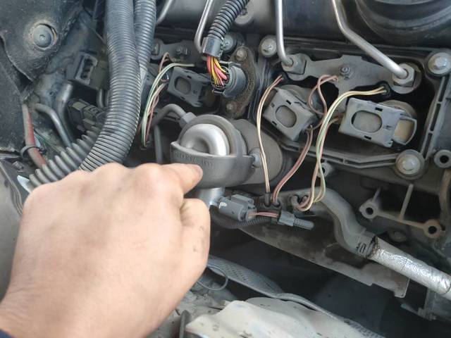 0的发动机更换废气阀总成,_宝马_宝马7系_汽车大师