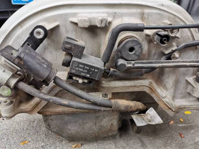 是发动机负荷不超过30%且发动机转速不超过3000转时采用短进气道进气