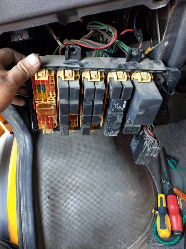 南京依维柯鼓风机保险丝在哪里?