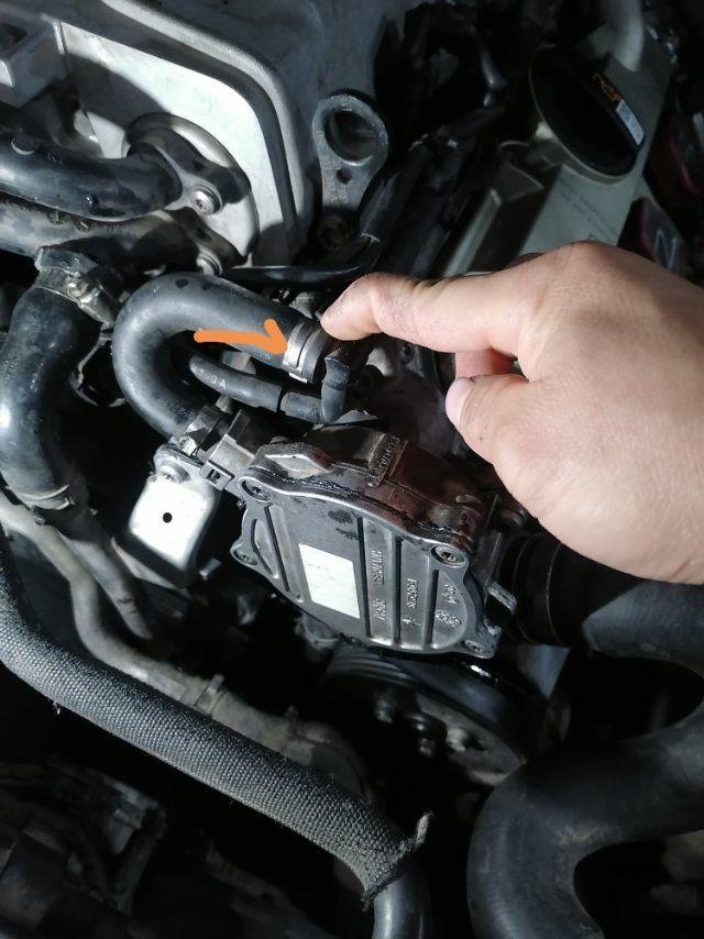 奥迪q7拆了真空泵出来搞漏油装回去之后没有真空了装真空泵要不要对