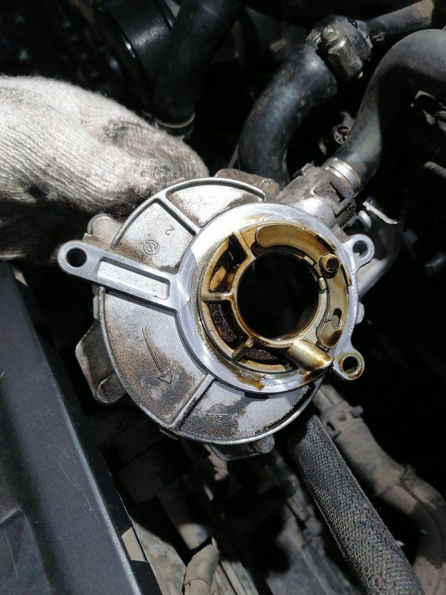 奥迪q7拆了真空泵出来搞漏油装回去之后没有真空了装真空泵要不要对