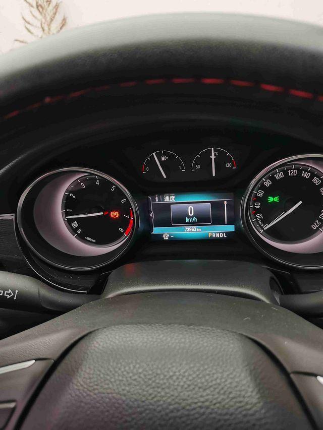 你好16款别克威朗怠速的时候转速表只有到1小格半有的说那是650有的说