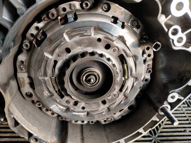 传祺gs4双离合变速箱已经拆下来了现在如何才能把离合器片拆出来