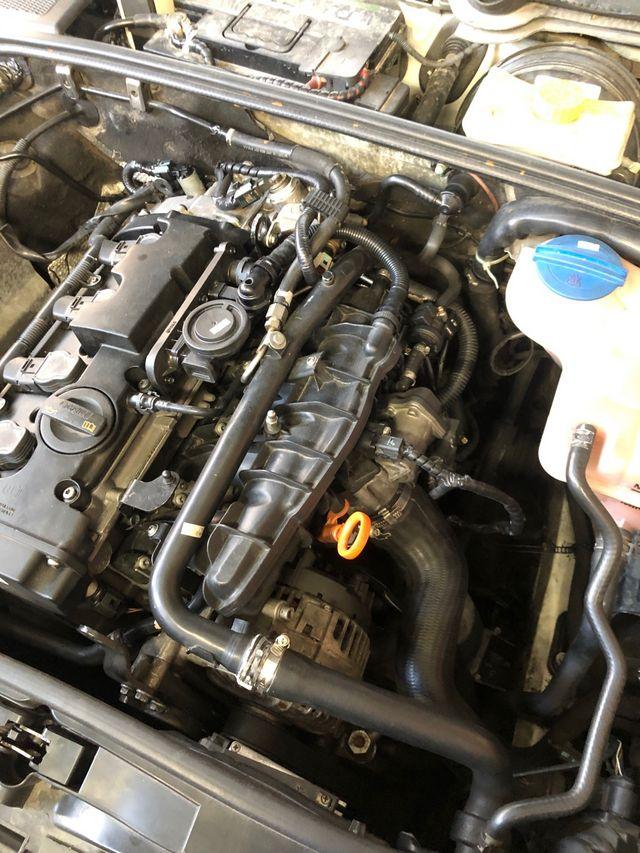 请问07年奥迪a4 b7 2.0t的水温传感器在哪?找了节温器上没有传感器