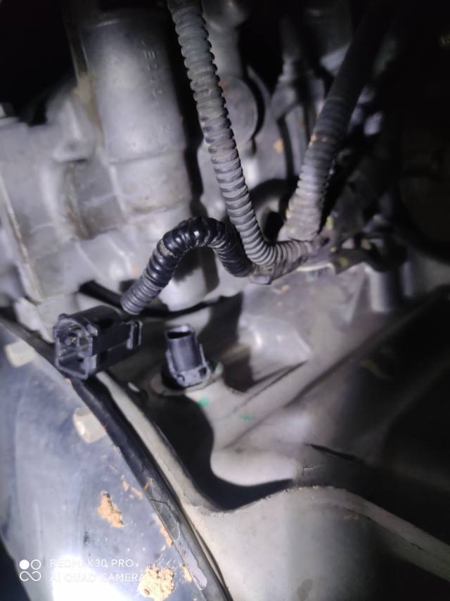 2018款卡罗拉机油传感器怎么拆