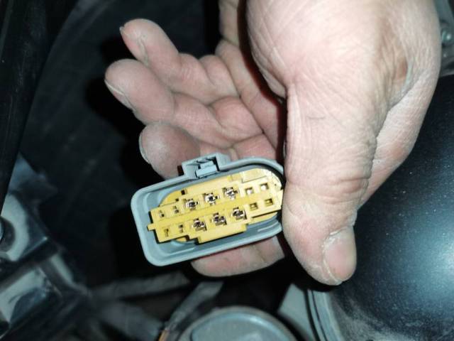 奔驰glk300远光保险丝在什么位置 有一个远光_奔驰_奔驰glk级_汽车