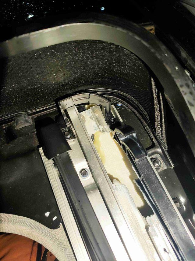 2017款新胜达2.0t七座四驱版,关天窗在颠簸路上异响,打开天窗就没有