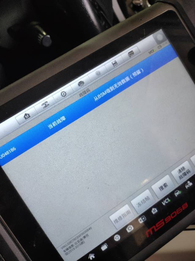 更换abs泵就亮故障码消不掉侧滑灯手刹灯都量