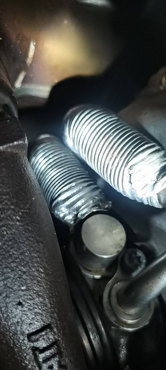 华晨宝马520涡轮增压水管拆卸_宝马_宝马5系_汽车大师