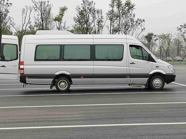 奔驰凌特加长版在行驶中特别是行驶在高速上有车辙的路段时abs灯还有