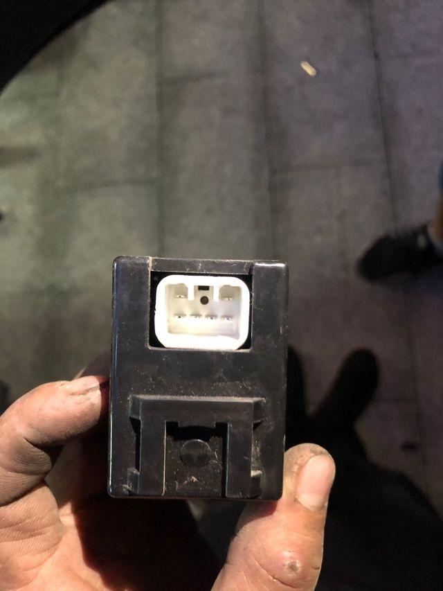 华晨金杯空调压缩机继电器位置