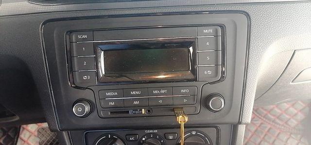 车内 收音机处有滴滴滴的声音 声音不大_大众_桑塔纳经典 _汽车大师