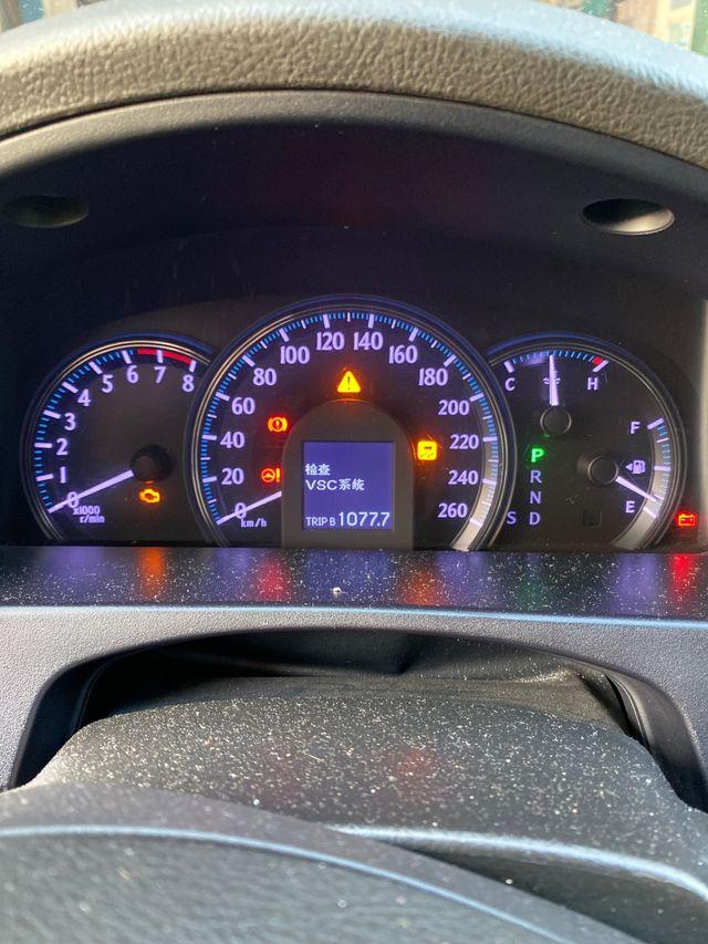 皇冠防滑灯亮一闪一闪