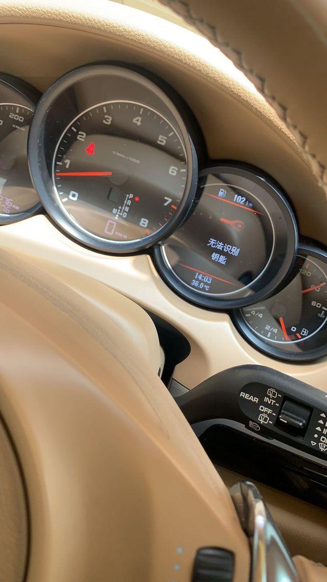 保时捷卡宴仪表台显示无法识别钥匙