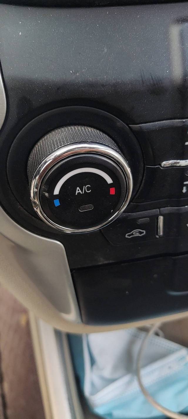 长安逸动空调突然不工作了