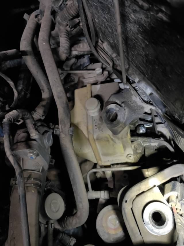 变速箱加油孔在哪里