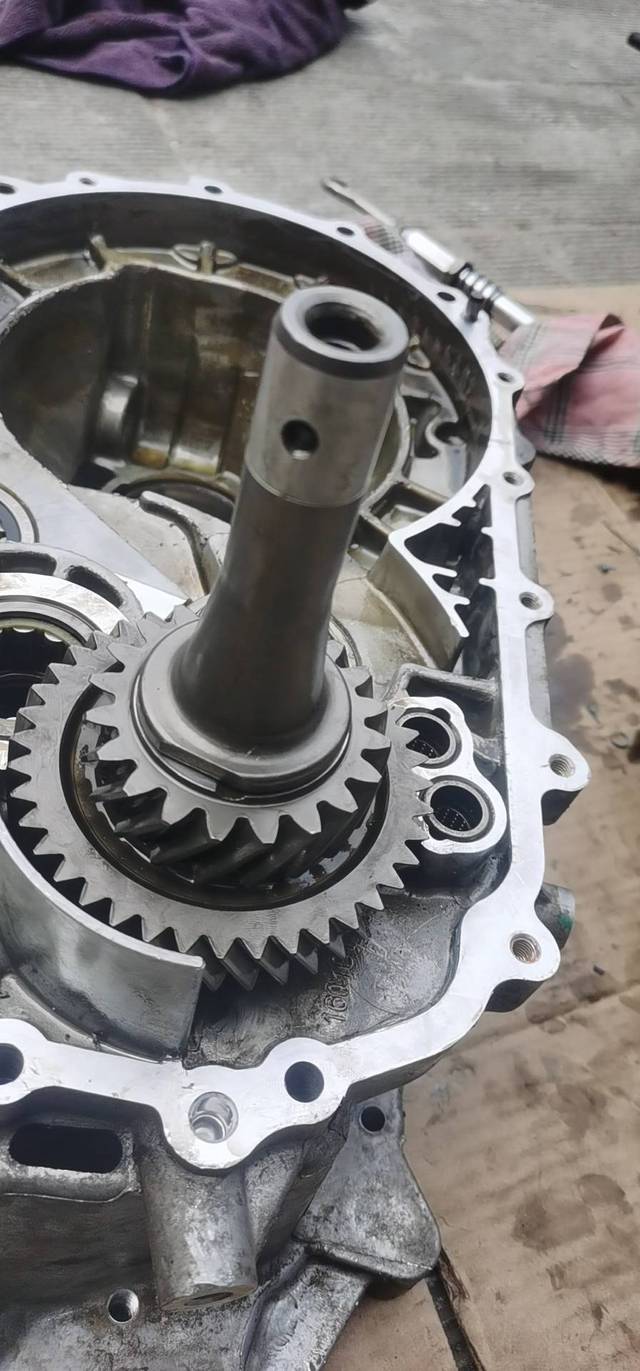 长城6速手动变速箱倒档齿怎么拆下来