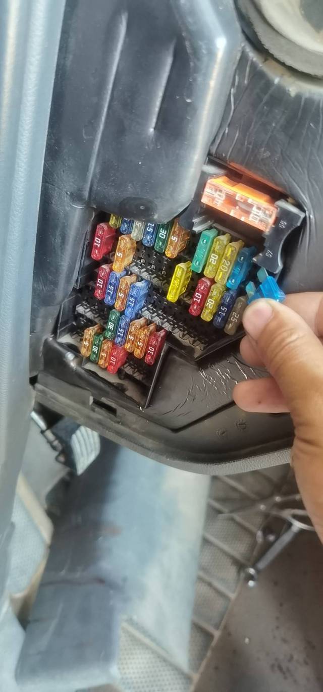 06年途锐漏电帮忙查下这个保险丝到哪里的