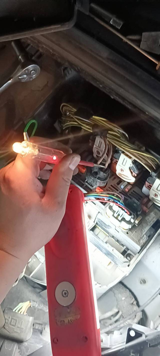 13年标志408空调鼓风机继电器在哪里,空调鼓风_标致_标致408_汽车大师