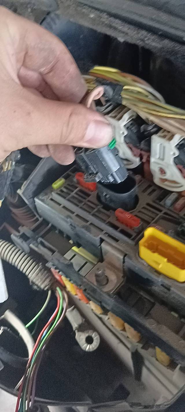 13年标志408空调鼓风机继电器在哪里,空调鼓风_标致_标致408_汽车大师