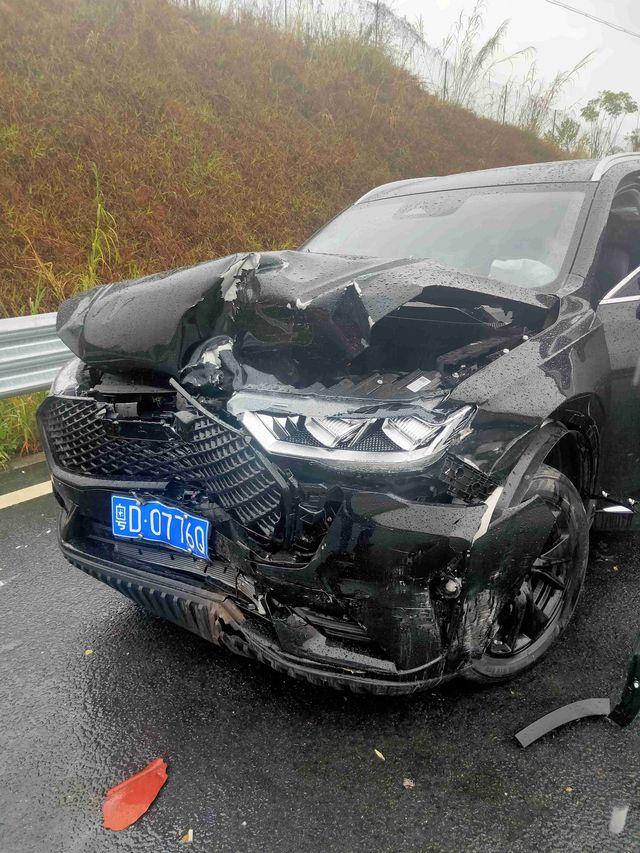 哈弗h6车头撞烂,发动机还可以启动,请问维修需要多少钱?