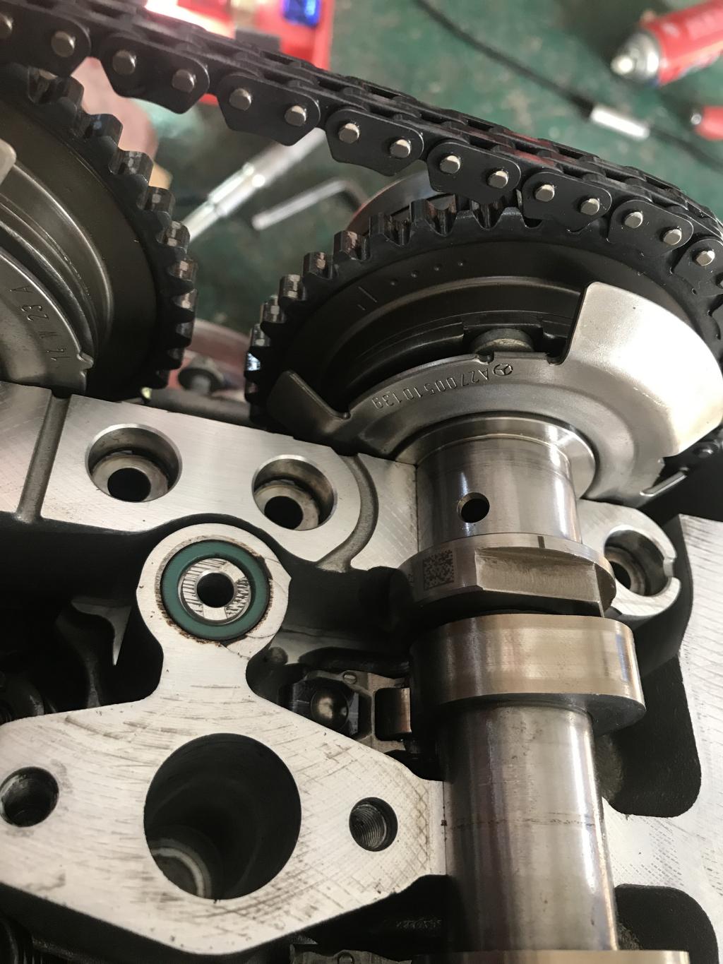 奔驰c200274发动机凸轮轴调节齿记号在哪里对